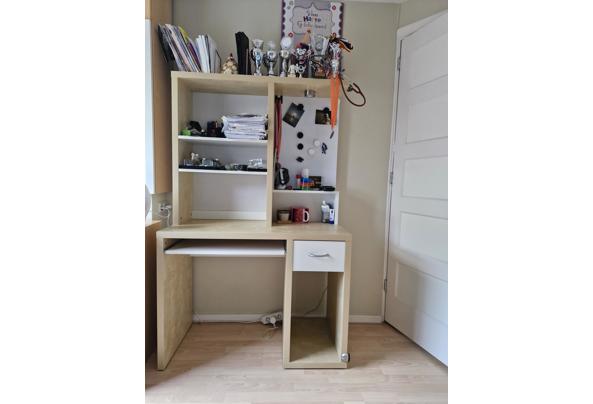 Bureautje met uitschuif plank - 20251227_110200