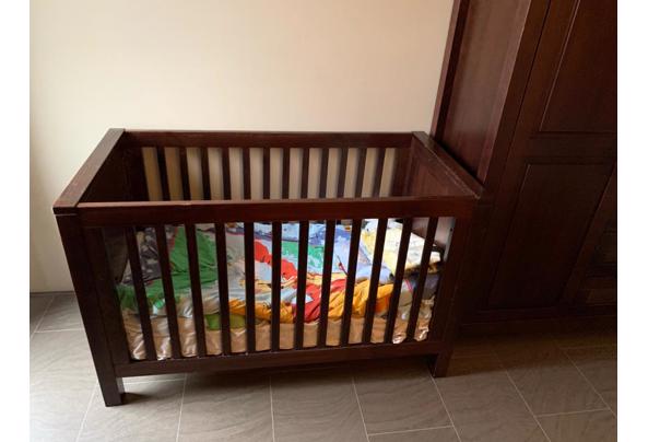 Complete babykamer koloniaal bruin, kast commode en ledikant  - 27B4C977-6E24-489F-A8DE-21437A0721B7.jpeg