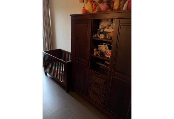 Complete babykamer koloniaal bruin, kast commode en ledikant  - 2E90D56F-C637-4A07-9CC2-E64475BE9A16.jpeg