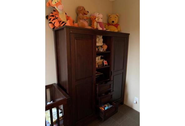 Complete babykamer koloniaal bruin, kast commode en ledikant  - A02B9B57-477D-429E-9F86-7B9CABA78B02.jpeg