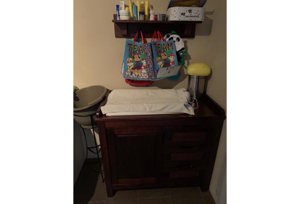 Complete babykamer koloniaal bruin, kast commode en ledikant  - DE54D968-C9BF-47FB-A960-645EB1161A08.jpeg