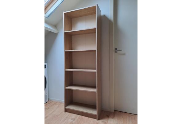 Eikenfineer boekenkast - 20260607_102801