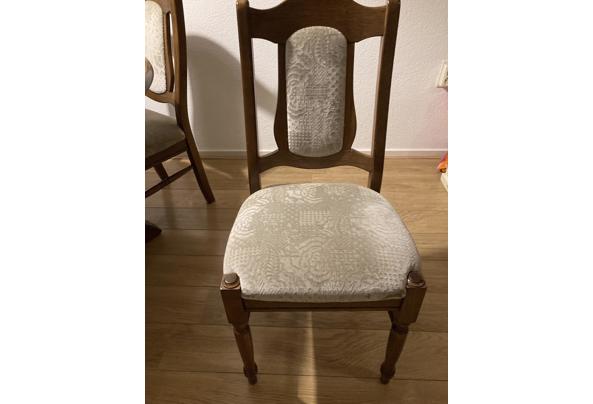 Donker eiken eethoek net 4 stoelen, in zeer goede staat. Doorsnede 110 cm. Hoogte 77 cm. - 154513A2-09CD-426A-B04B-C7090C464729