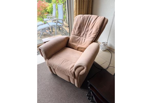 2 relaxstoelen (waarvan 1 met massagefunctie) - IMG_0275
