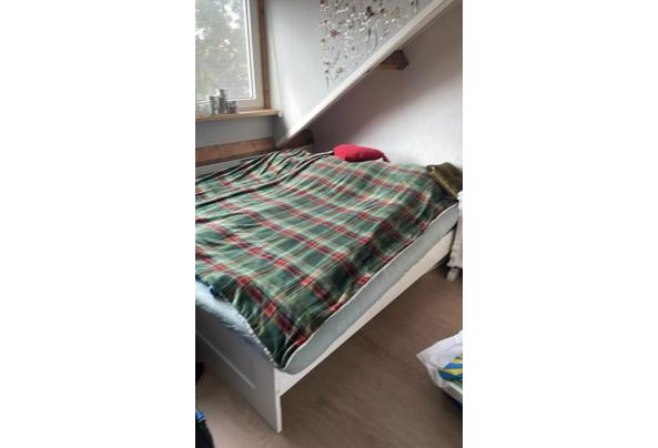 Wit 2 persoonsbed met topper, 2 matrassen MOET snel weg - IMG_1352