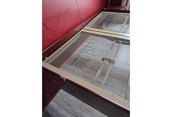 Auping bed ombouw (mahonie) met 2 spiralen en 2 auping matrassen en 2 auronde tafeltjes   - 20260124_103836(0)-Auping2