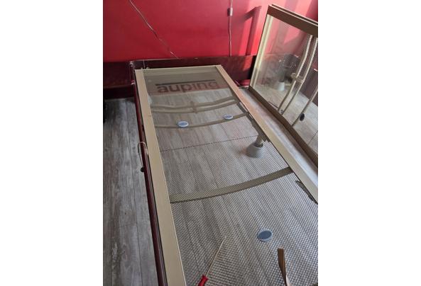 Auping bed ombouw (mahonie) met 2 spiralen en 2 auping matrassen en 2 auronde tafeltjes   - 20260124_113838-Auping4