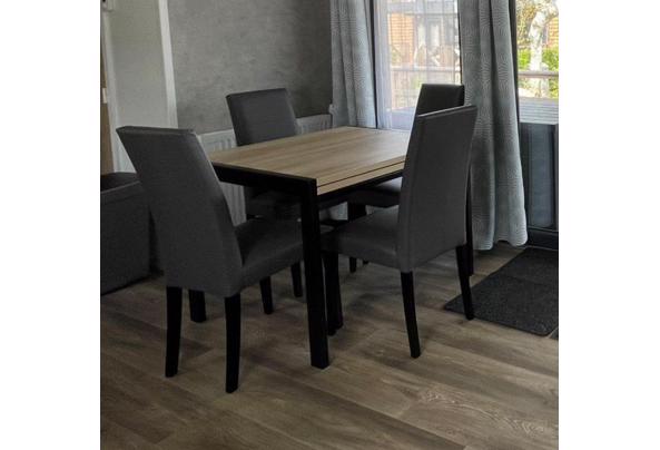 Gratis in Renesse afbet halen Eettafel met 4 stoelen  - IMG_0099