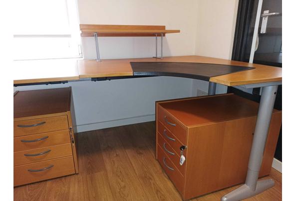 Burotafel met burostoel en 2 opbergkastjes - cb1b96da-d63e-4c3c-834a-c32042870873