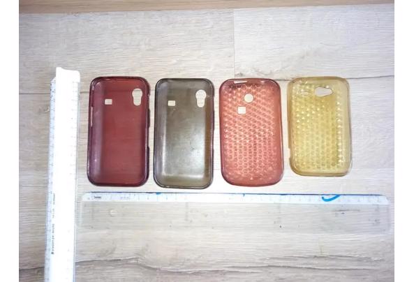 Diverse telefoonhoesjes Lengte: gele 10,5 cm, roze 11 cm, grijze en rode 11,5 cm Ophalen in Amersfoort zuid/Bergkwartier - img_1_1666336731429