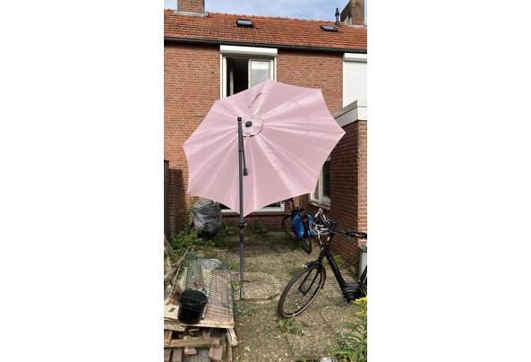 Parasol voor in de tuin  - 9A7731A4-62FC-4F7C-933C-FB5E7678C761