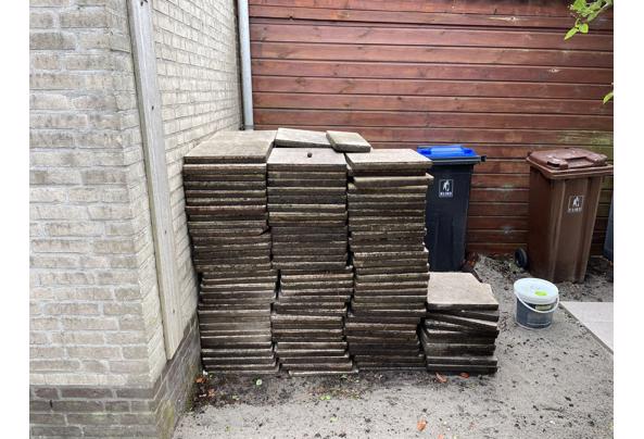 Gebruikte lichte tuintegels 40 x40 - WhatsApp-Image-2026-08-30-at-20-48-32-(1)