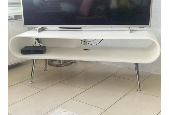 Witte salontafel, nu in gebruik als tv kast, aangeboden - 20260202_143655