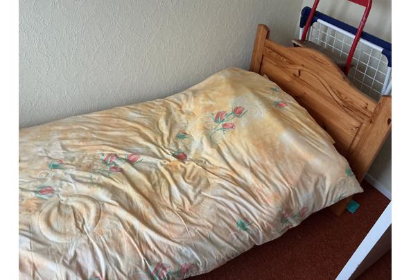 Houten  ledikant met beddegoed eneen boxspring compleet - image_639057303514189622