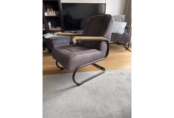 2 stuks fauteuil met houten leuning en stalen frame - IMG_1057