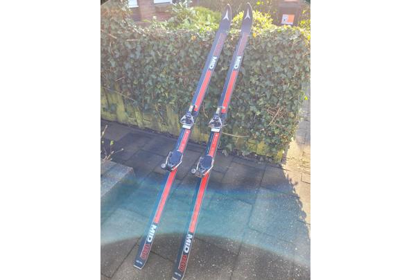 Paar ski's met bindingen look 77 - 20260304_141620