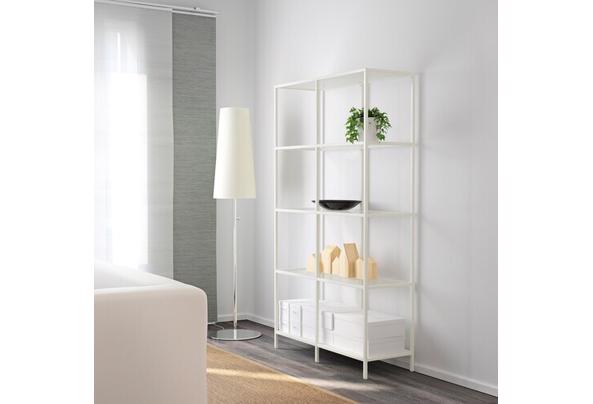 Witte stellingkast met glazen plankjes - vittsjo-stellingkast-wit-glas__0851394_pe564040_s5