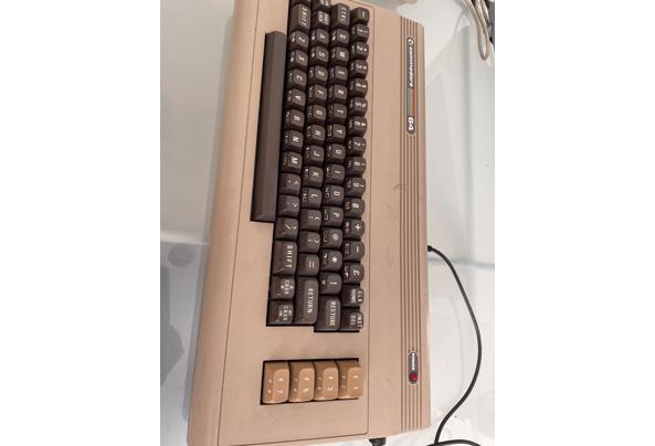 Oude Commodore spullen en diskettes - 28E1C423-5C89-4C9B-8BB3-B47424BB7D1D