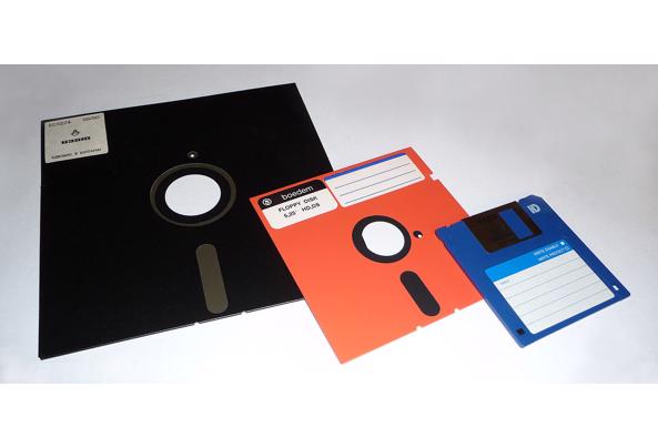 Oude Commodore spullen en diskettes - 5BEBDCAB-1D07-46B5-9001-6B8531C057F0