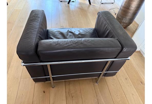 twee leren donderbruine stoelen met prachtig chromen frame.  - aa95dd38-ac3c-4e34-9551-b703c85bef52