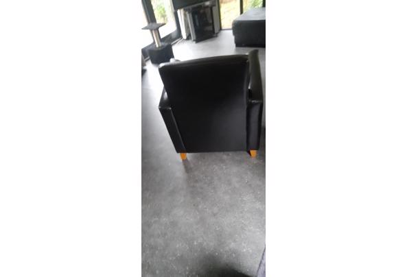Zwarte stoel van kunstleer  - 20230112_151648