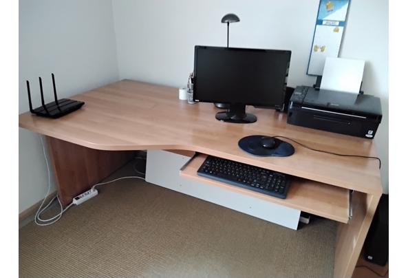 Bureau met toetsenbord plank - 20260121_133942