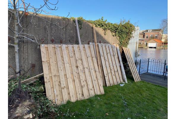 Schutting met palen (hardhout) 10 a 15 meter  - foto-2-gratis-ophalen-schutting