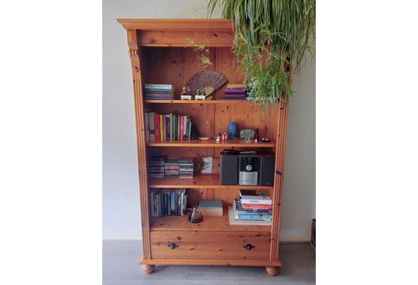 Zware boekenkast van eikenhout. Klassiek model. - 20250526_095156