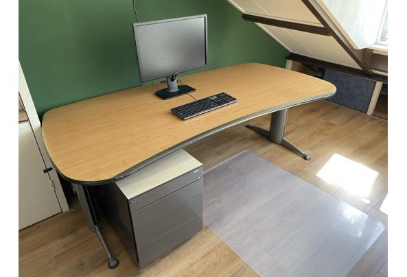 Bureau 200x95cm in hoogte verstelbaar - IMG_0199