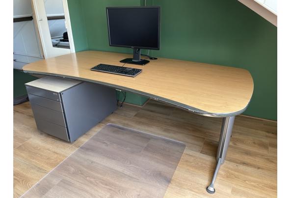 Bureau 200x95cm in hoogte verstelbaar - IMG_0201