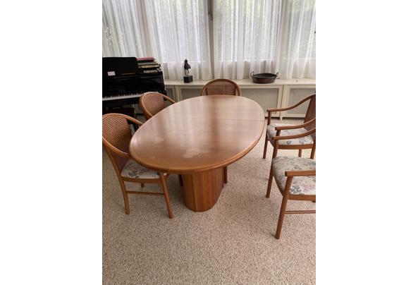 Ovale kersenhouten eettafel, uittrekbaar met 4 bijpassende stoelen - 69E28770-23E4-4408-8C05-BE11430C7F4F_1_105_c