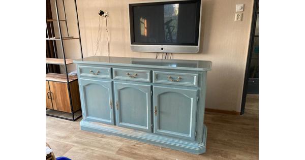 Mintgroen dressoir (146 b x 90 h x 61 d)