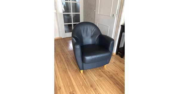 Donker blauwe leren fauteuil 