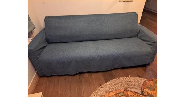 Bank met twee stoelen