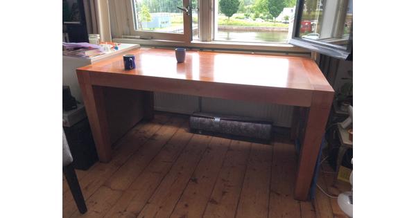 Grote houten eettafel/bureau