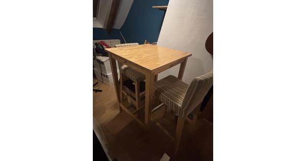 Ikea bartafel inclusief 2 barkrukken