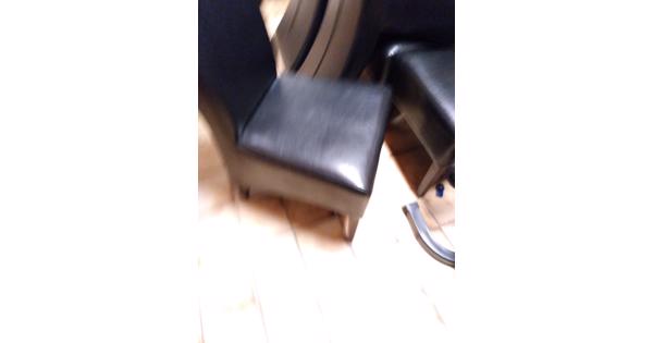 6 zwarte robuuste eettafelstoelen
