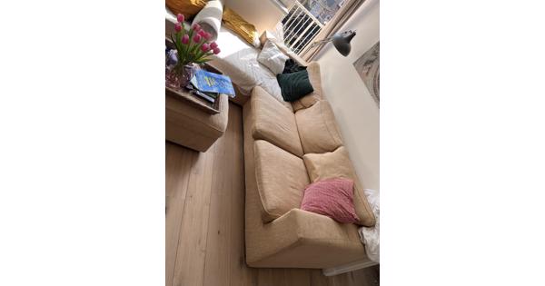 Zandkleurige hoekbank