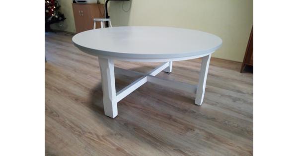 Salontafel rond 110 cm. Grijs met witte poten.