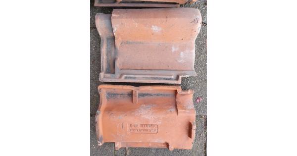 Dakpannen van ± 1930 voor reserve