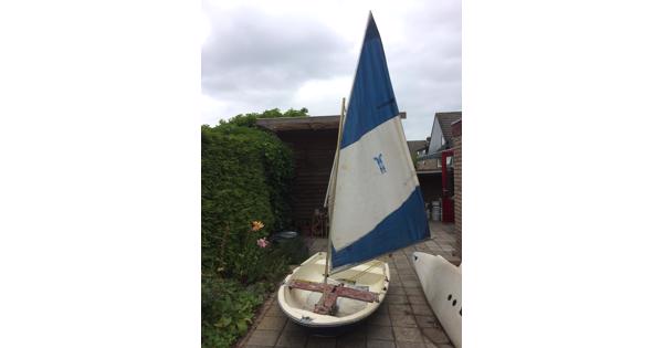 Jeugd-zeil-roei-speelbootje