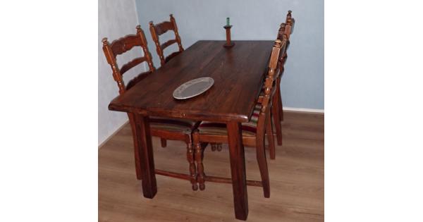 Eettafel met 4 stoelen