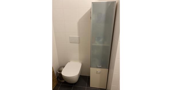 Hoge badkamerkast