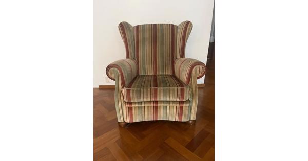 Comfortabele ouderwetse leesstoel