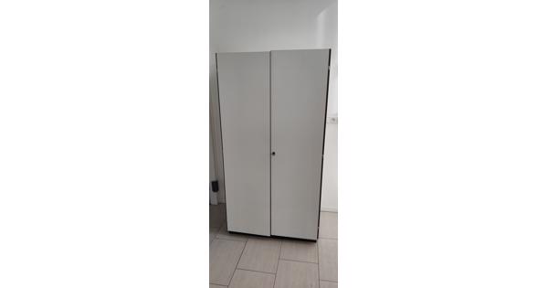 Kast met 4 planken 