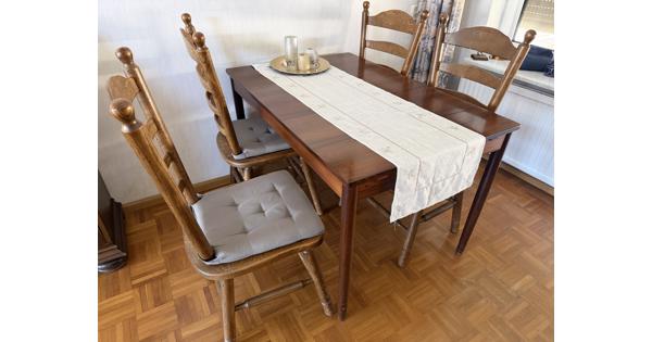 Eetkamer tafel en 4 stoelen