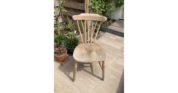 Houten stoelen