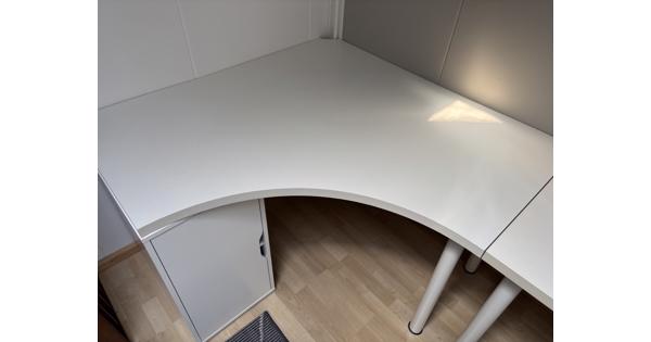 IKEA bureau / plank met kastjes