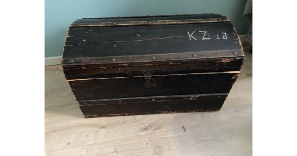 Authentieke zwarte scheepskist