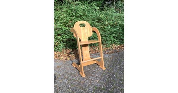 Houten kinderstoel 